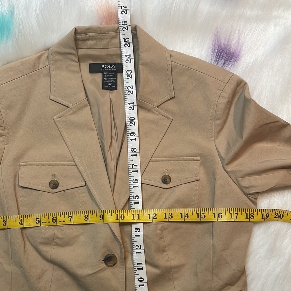 BODY By Victoria Tan Blazer - Picture 7 of 7